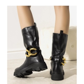 Black insulated boots with a chain Harrison - Solea 1