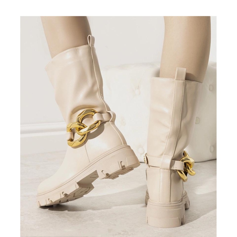 Beige insulated boots with a chain Harrison - Solea 1