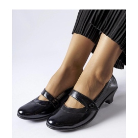 Black low-heeled pumps from Simi - Solea 1