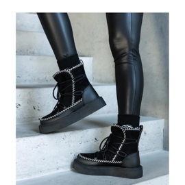 Black platform snow boots with laces decorated with Mckenzie - Solea embroidery 1