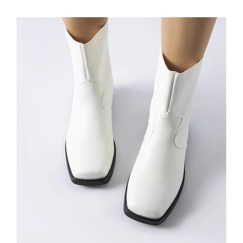 White insulated ankle boots with a square toe from Bel - Solea 1