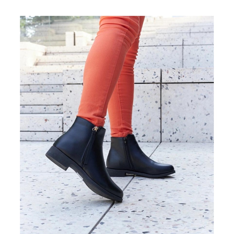 Black insulated flat boots by Paien - Solea 1