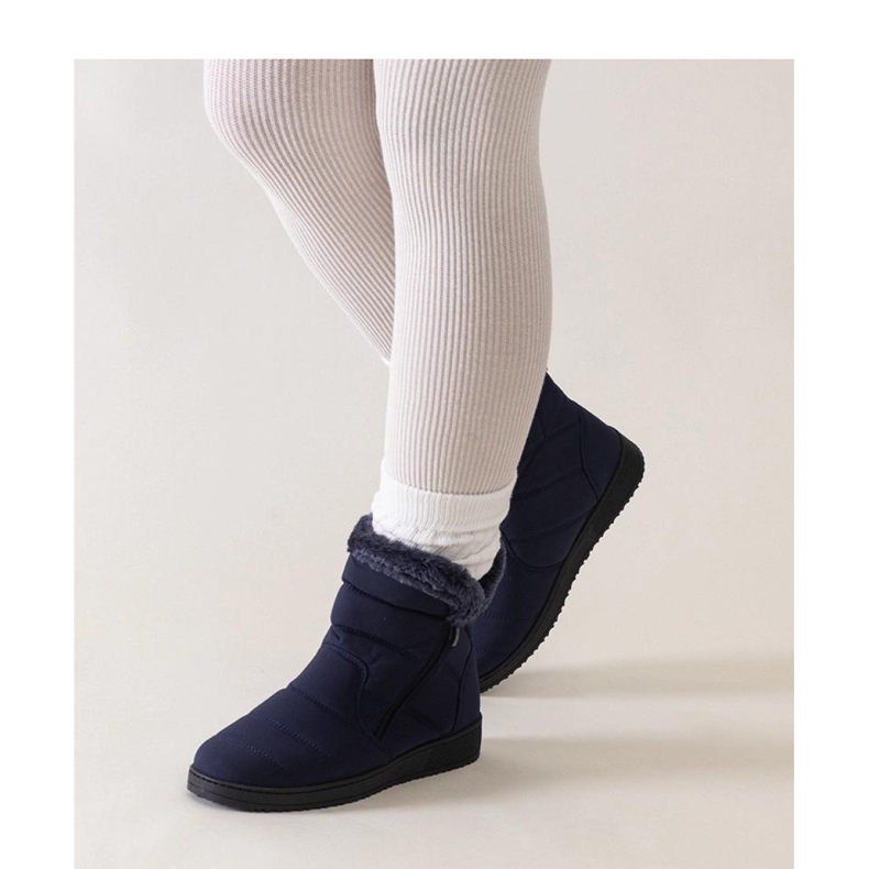 Navy blue snow boots decorated with fur 1