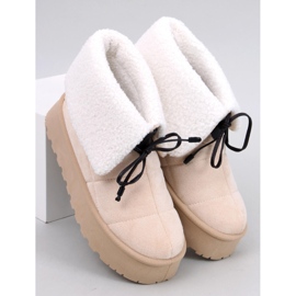 Beige sheepskin snow boots 1