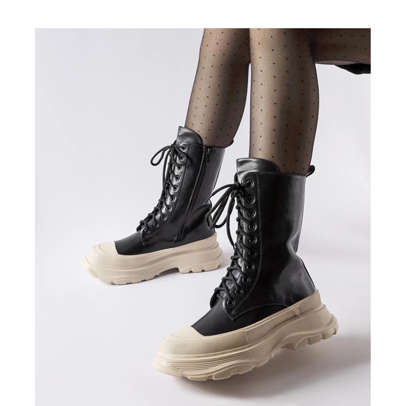 Black workers shoes with a thick beige sole Crosia - Solea 1