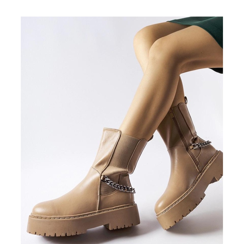 Beige ankle boots decorated with a chain from Guglielmo - Solea 1