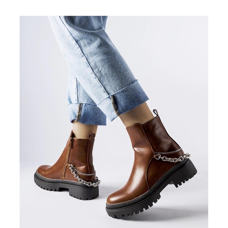 Brown ankle boots with Muqaddim chain - Solea 1
