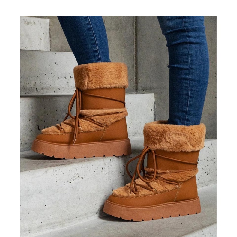 Brown insulated snow boots decorated with fur 1