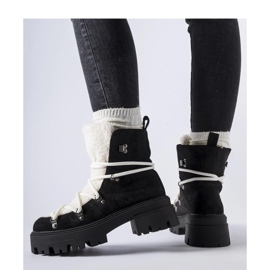 Black workers' boots with a decorative tongue 1