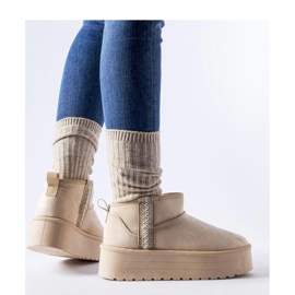 Beige platform snow boots 1