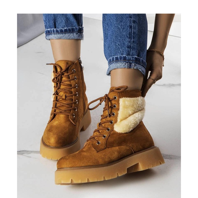 Brown insulated boots with fur 1