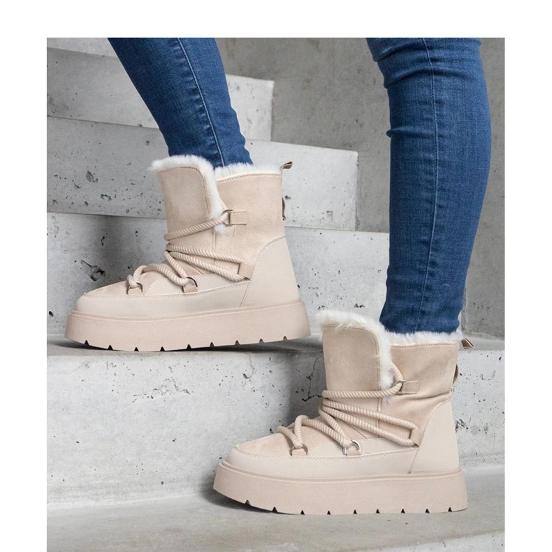 Platform snow boots insulated with fur beige 1