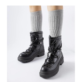 Black snow boots with cuffs 1