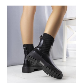 Black insulated boots 1