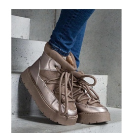 Platform snow boots insulated with fur beige 2