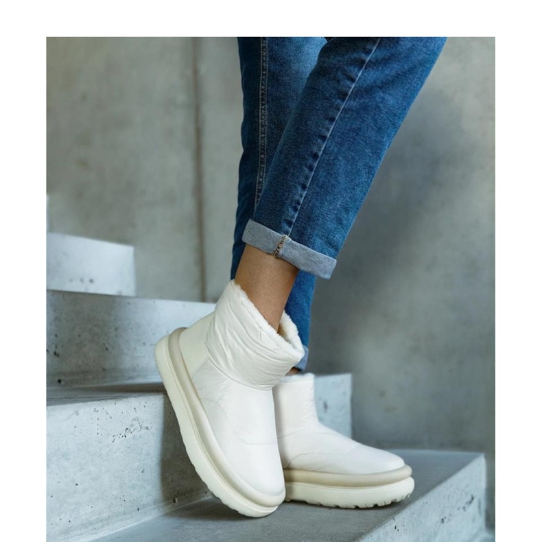 Beige warm platform snow boots 1