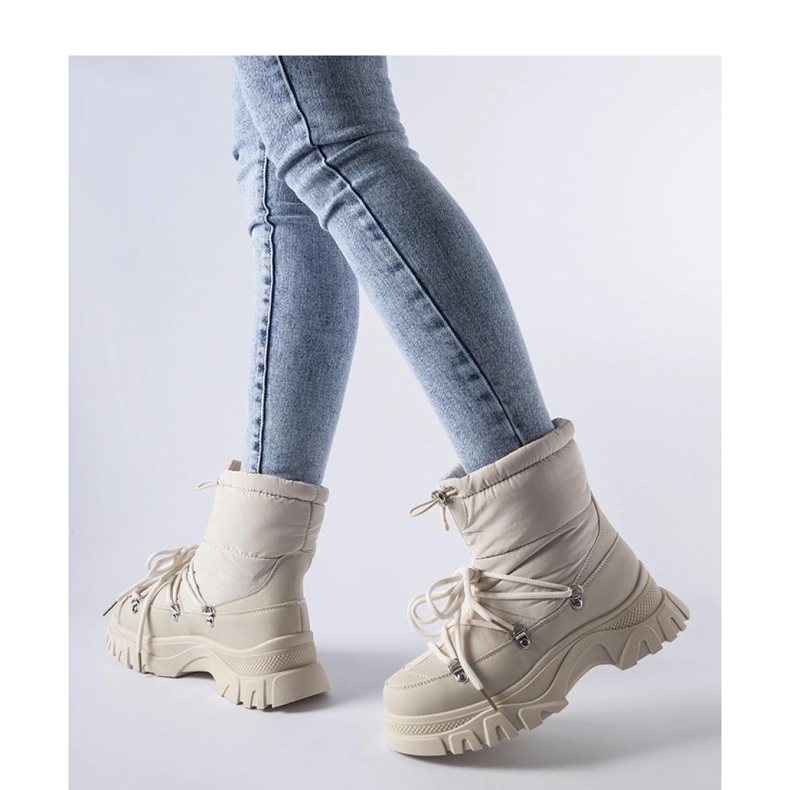 Beige insulated snow boots 1