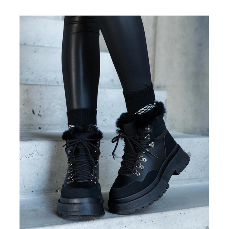 Massive platform boots with fur black 1