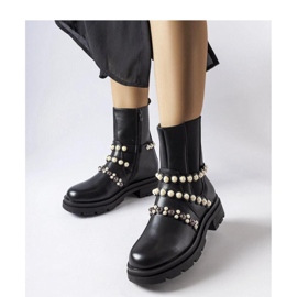 Black boots decorated with pearls 1