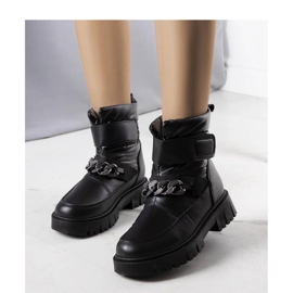 Black snow boots with a chain 1