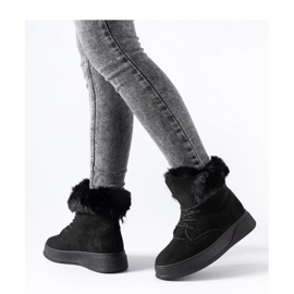 Black platform snow boots 1