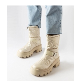 Beige lacquered snow boots 1