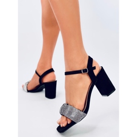 Black wide-heeled sandals 2