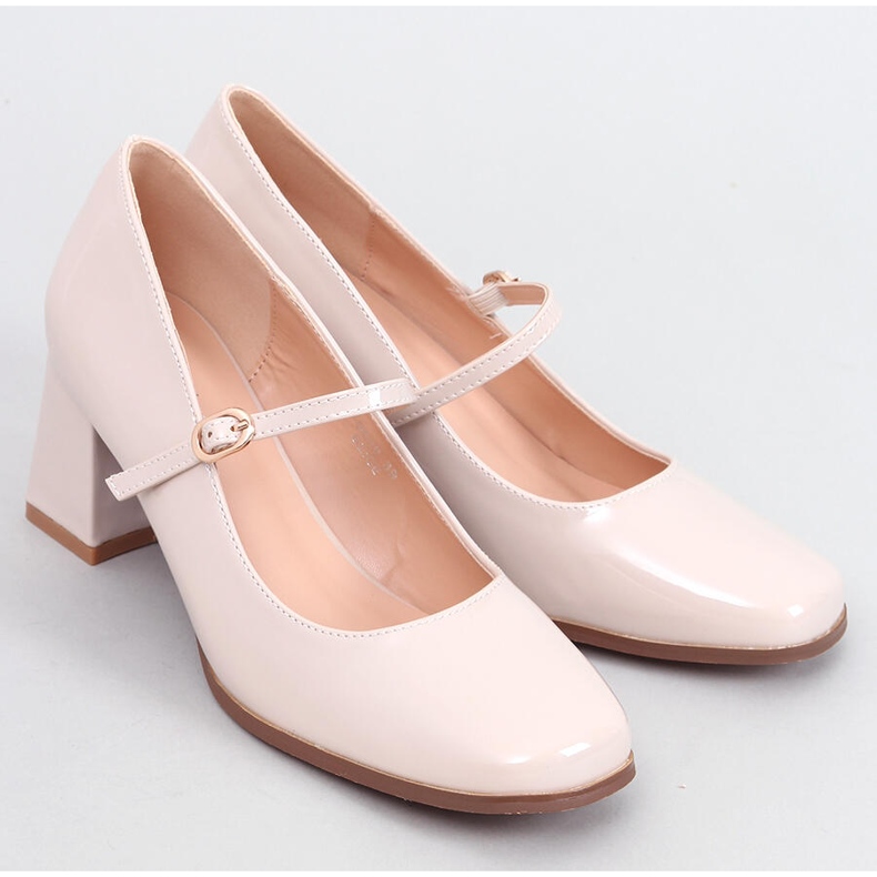 Beige patent heel pumps 1