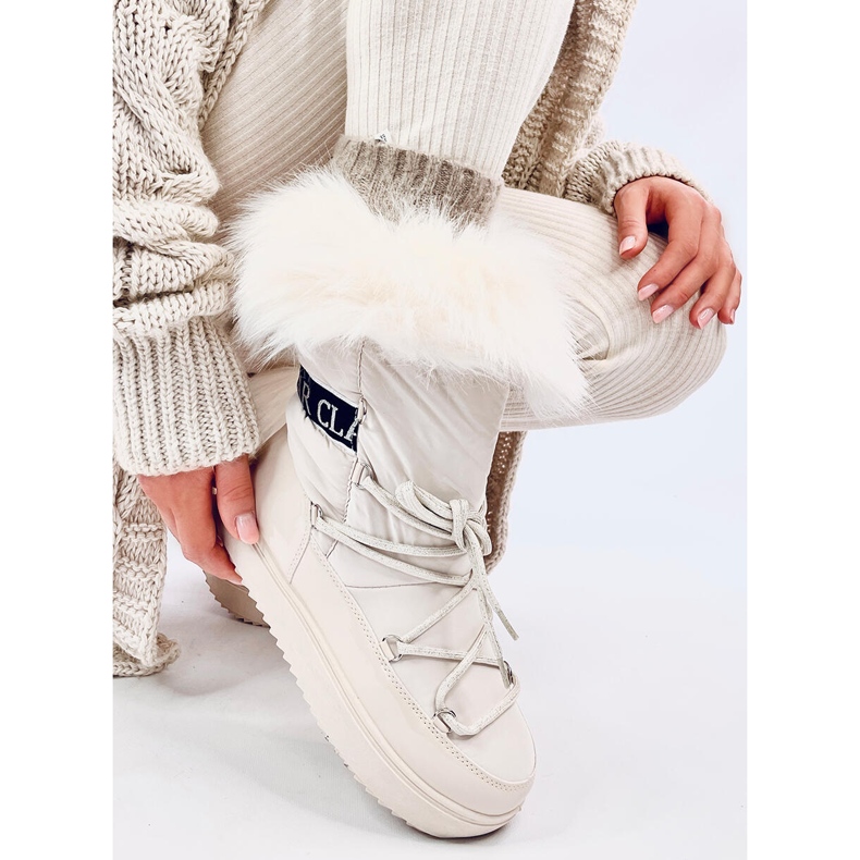 Beige fur snow boots 1