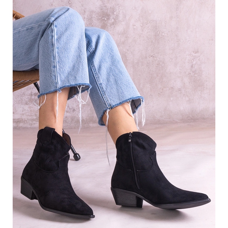 Black cowboy boots insulated ankle 1 Black cowboy boots insulated ankle 1