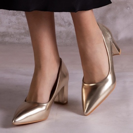 Golden pumps on the pillar 2