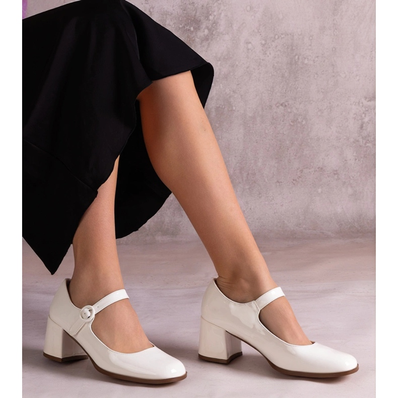 White varnished pumps with a strip on the post 1