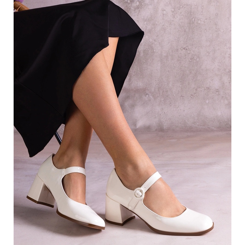 White varnished pumps with a strip on the post 2