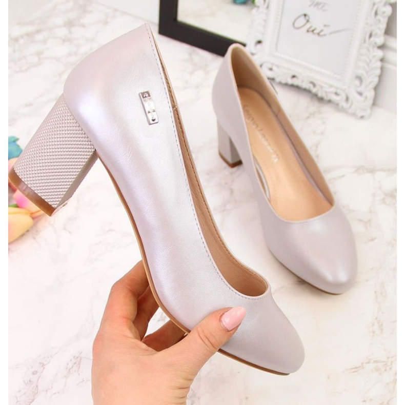 Pumps on the Sergio Leone Beige-Perła post 1