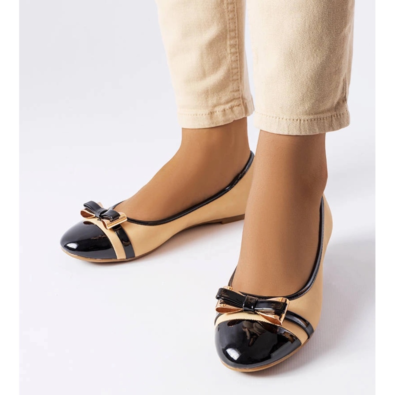 Black and beige ballerinas with a bow from Dufour 1