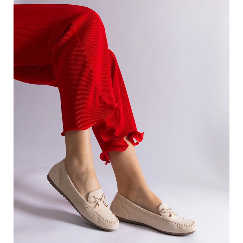 Beige moccasins with a bow 1