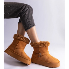 Brown insulated snow boots decorated with fur 2 Brown insulated snow boots decorated with fur 2