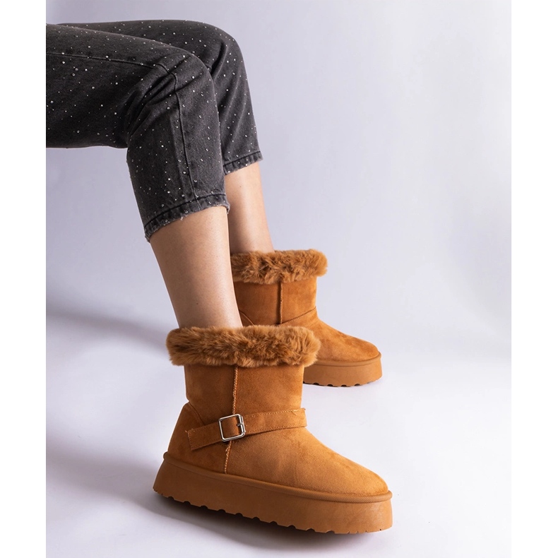 Brown insulated snow boots decorated with fur 1 Brown insulated snow boots decorated with fur 1