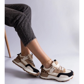 Beige sneakers decorated with an animal motif 2