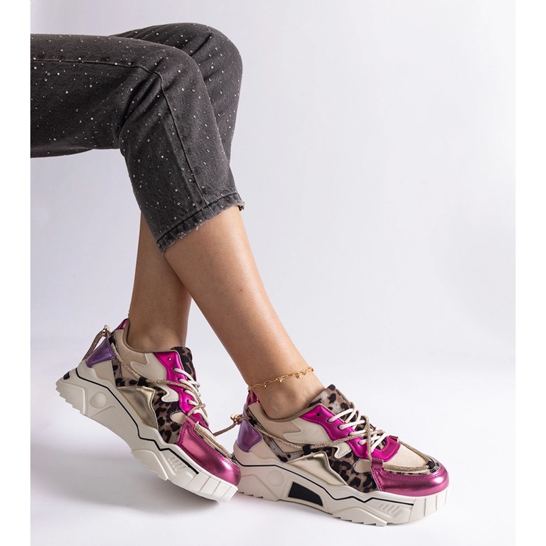 Pink sneakers decorated with a zircon string 2