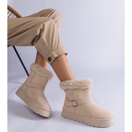 Beige insulated snow boots decorated with fur 1