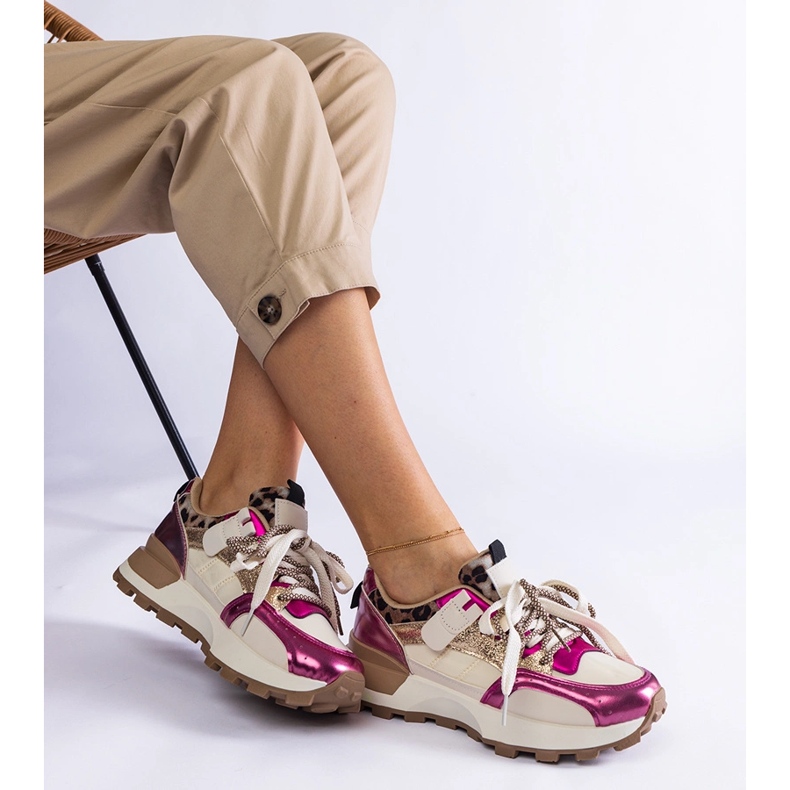 Pink sneakers decorated with an animal motif 2