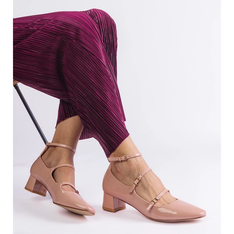 Beige pumps varnished with a belt 2