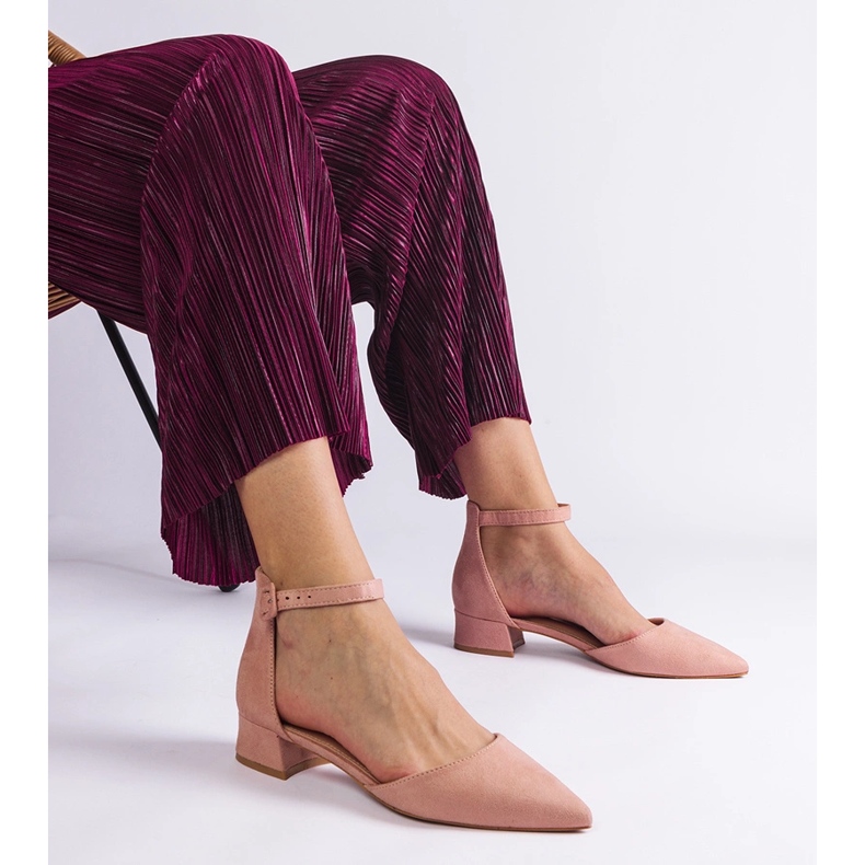 Light pink sandals on a low post 1