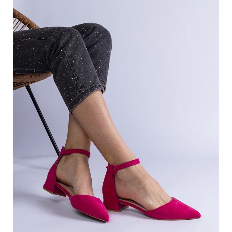Dark pink pumps on a low post 2