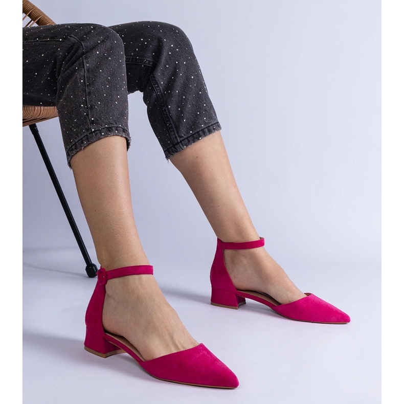 Dark pink pumps on a low post 1