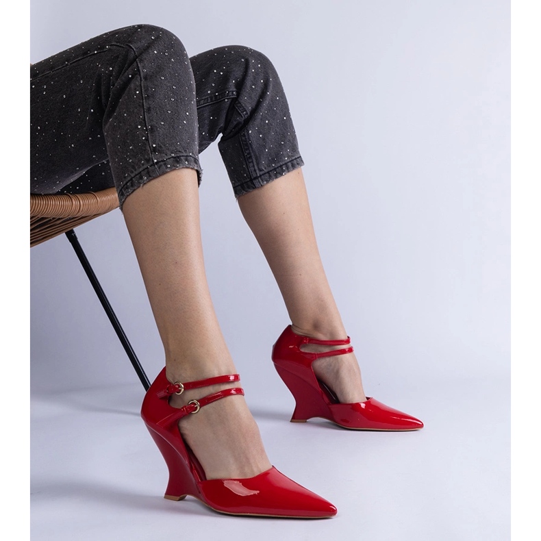 Red pumps varnished on wedge with buckles 1