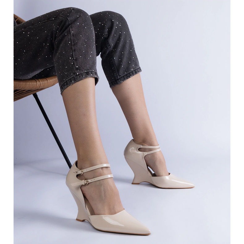 Beige pumps varnished on wedge with buckles 1 Beige pumps varnished on wedge with buckles 1