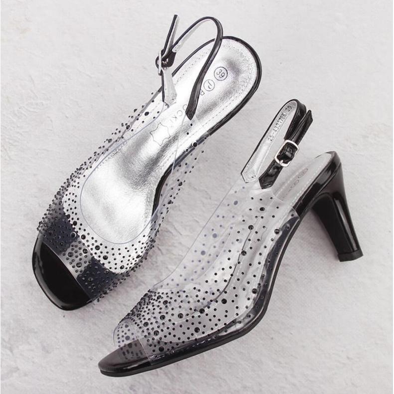 Sandals on the Potocki post at WS43317 Wol284A black 2