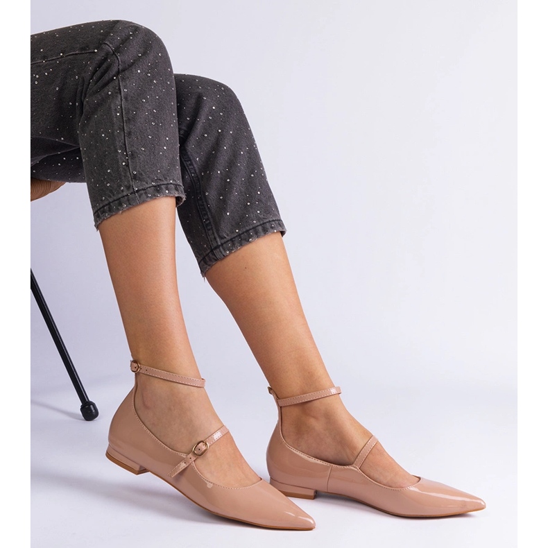 Beige pumps varnished with flat heels with beige buckles 2